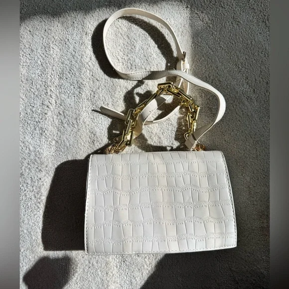 Beige Croc Shoulder Bag with gold hardware - Picture 5 of 10